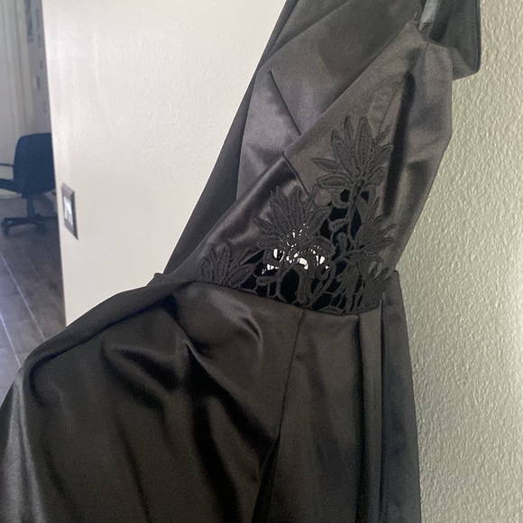 Formal halter dress - Picture 2 of 3